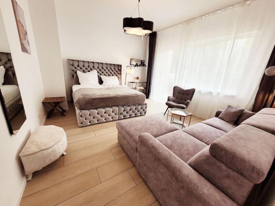 Duplex Apartment Ullstein- 4 Bedrooms, 2 Bathrooms, Living Room, 2 Parking Spaces, Boxspringbeds, Family & Business Apartment! Berlim Exterior foto
