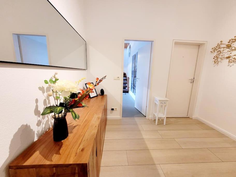 Duplex Apartment Ullstein- 4 Bedrooms, 2 Bathrooms, Living Room, 2 Parking Spaces, Boxspringbeds, Family & Business Apartment! Berlim Exterior foto