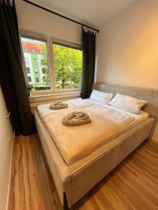Duplex Apartment Ullstein- 4 Bedrooms, 2 Bathrooms, Living Room, 2 Parking Spaces, Boxspringbeds, Family & Business Apartment! Berlim Exterior foto